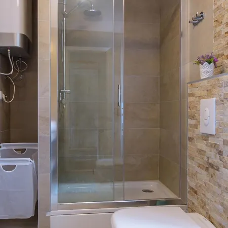 Family Friendly House With A Swimming Pool Zedno, Ciovo - 23762 Feriehus