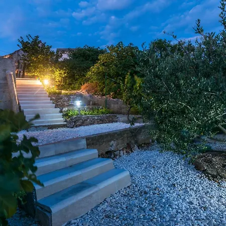 Family Friendly House With A Swimming Pool Zedno, Ciovo - 23762 Feriehus